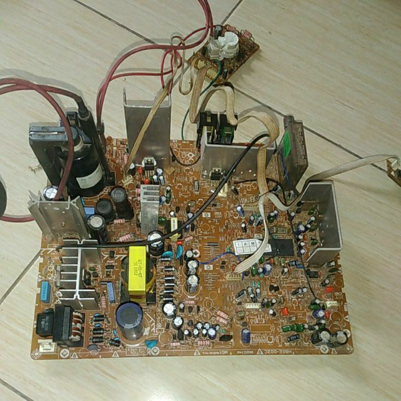 mesin tv tabung polytron 21in slim XBR menggunakan wide EW plus subwoofer