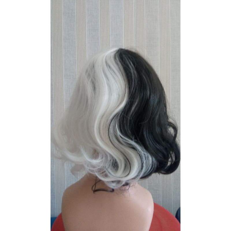 wig wanita ikal pendek half black white
