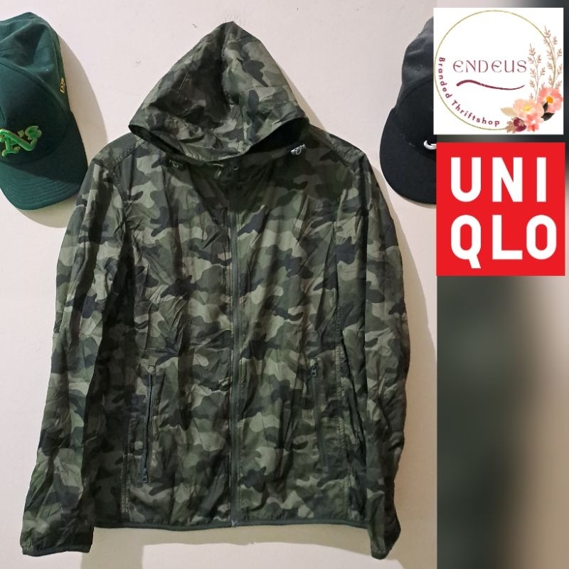 JAKET RUNNING WATERPROOF UNIQLO SIZE M MOTIF LORENG CAMO