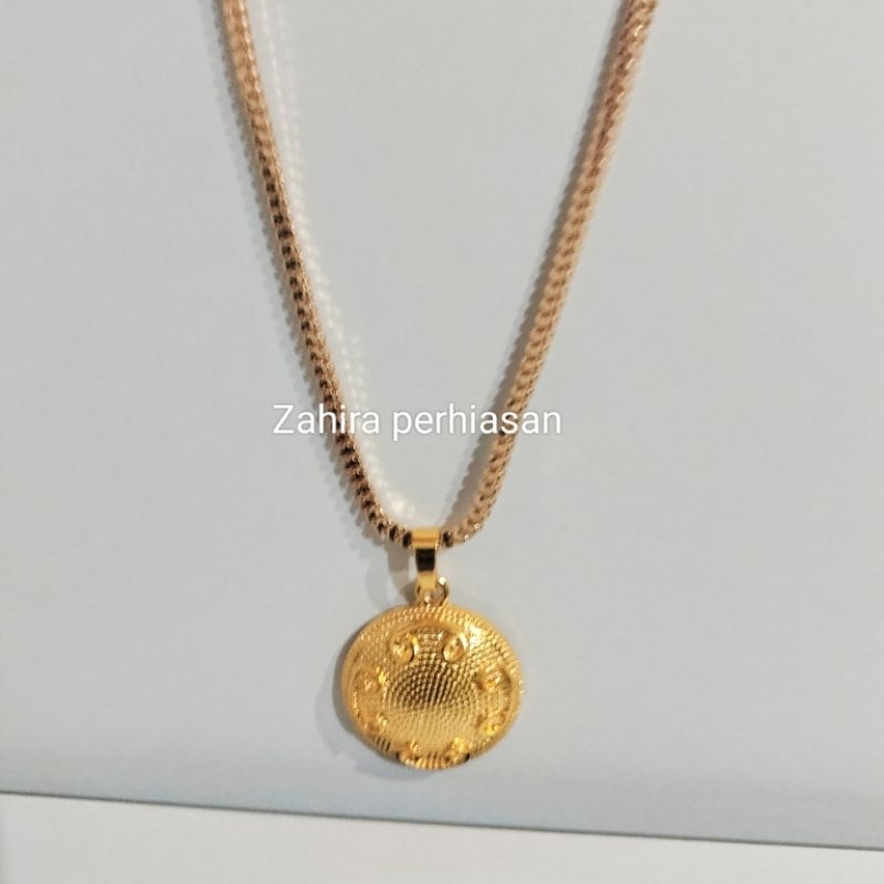 kalung wanita Milano motif emas liontin bola titanium 90