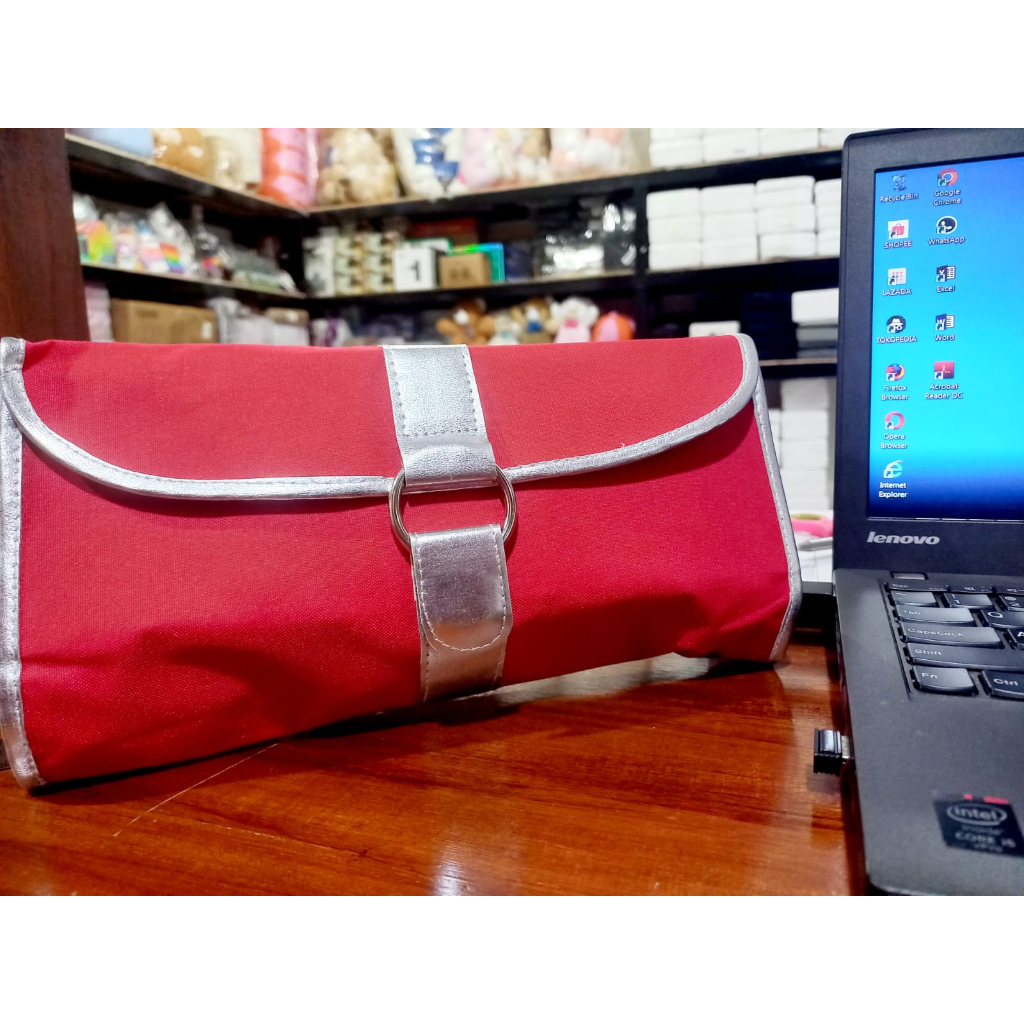 Hangout dengan Clutch Handbag Wanita / Tas Tangan Fashionable