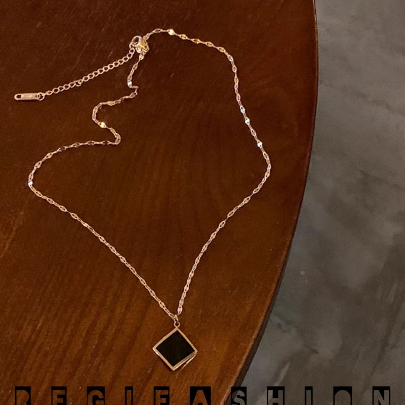 Kalung Titanium Wanita Liontin Persegi Hitam Cantik Kalung Wanita Korea Terbaru Anti Karat Tidak Luntur { GARANSI }