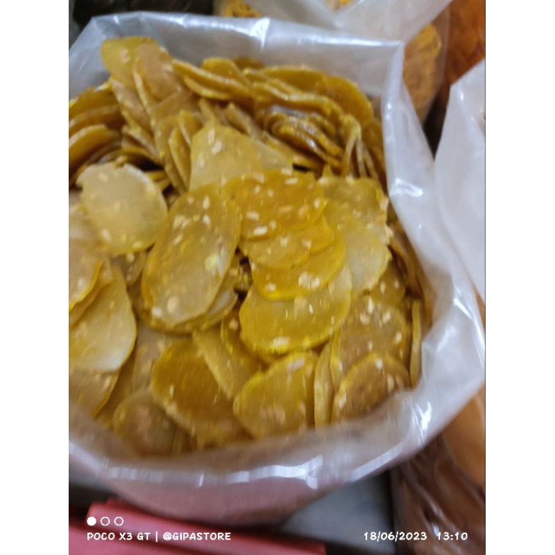 

kerupuk tempe mentah model bulat 250gram