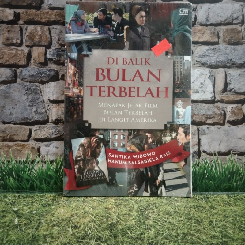 Di Balik Bulan Terbelah by Santika Wibowo & Hanum Salsabiela Rais