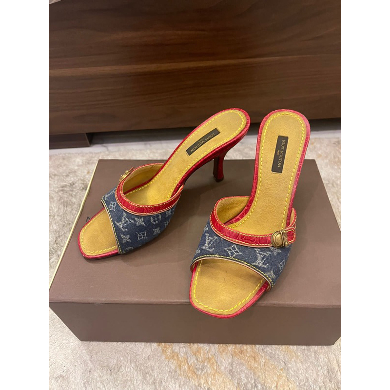 Authentic LOUIS VUITTON kitten heels size 37