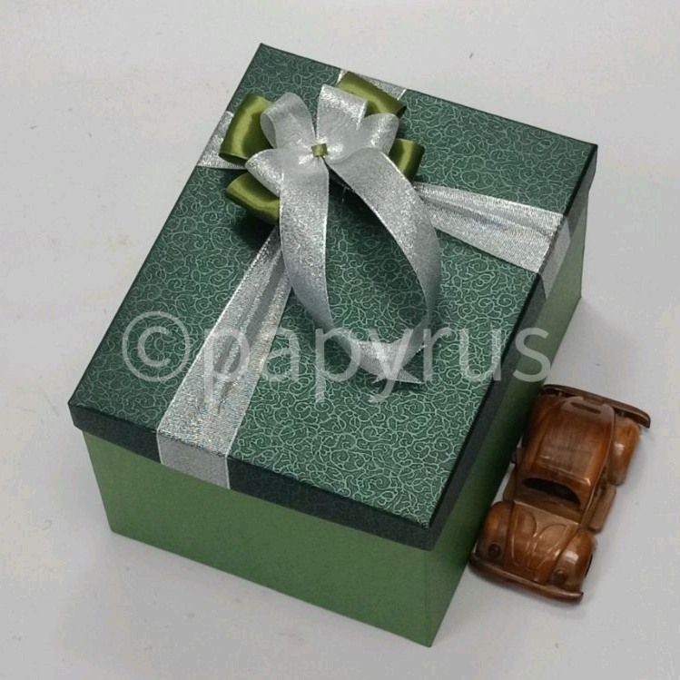 

PAPYRUS Kombinasi 20x25 Tinggi 15cm Kotak Kado Gift Box