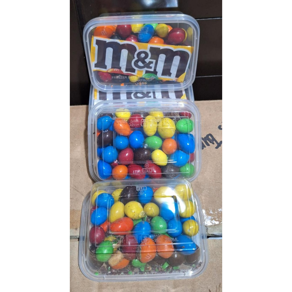 

COKELAT M&M MINIS / M&M's MINIS TUBE MILK CHOCOLATE 1.08 OZ PRODUCT OF USA / BOX 130GR MILK AND NUT