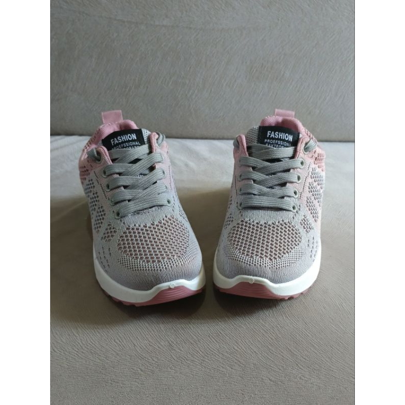 Sneakers fashion cewek/ sepatu cewek/ sepatu olahraga cewek