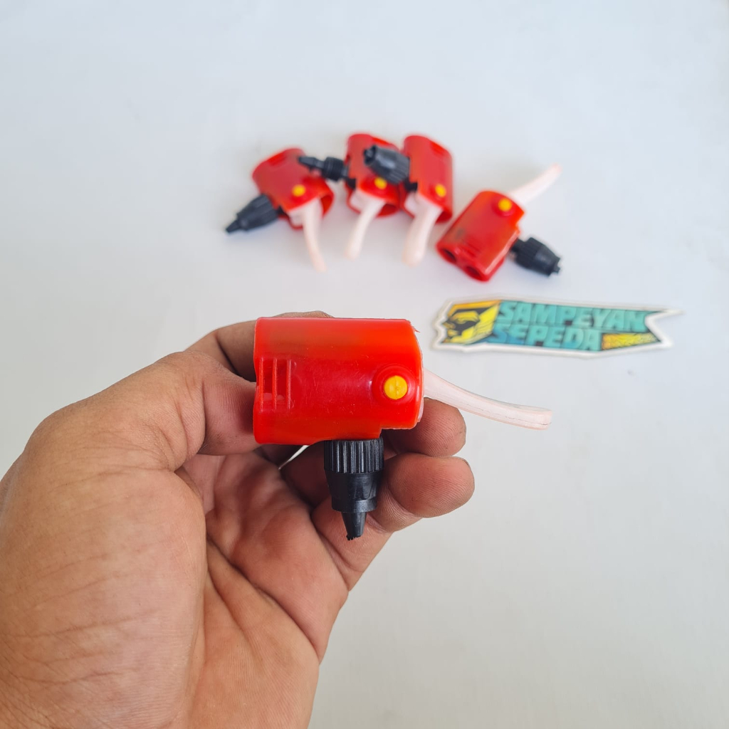 Adaptor Cop Pompa Ban Motor dan Sepeda Plastik Merah