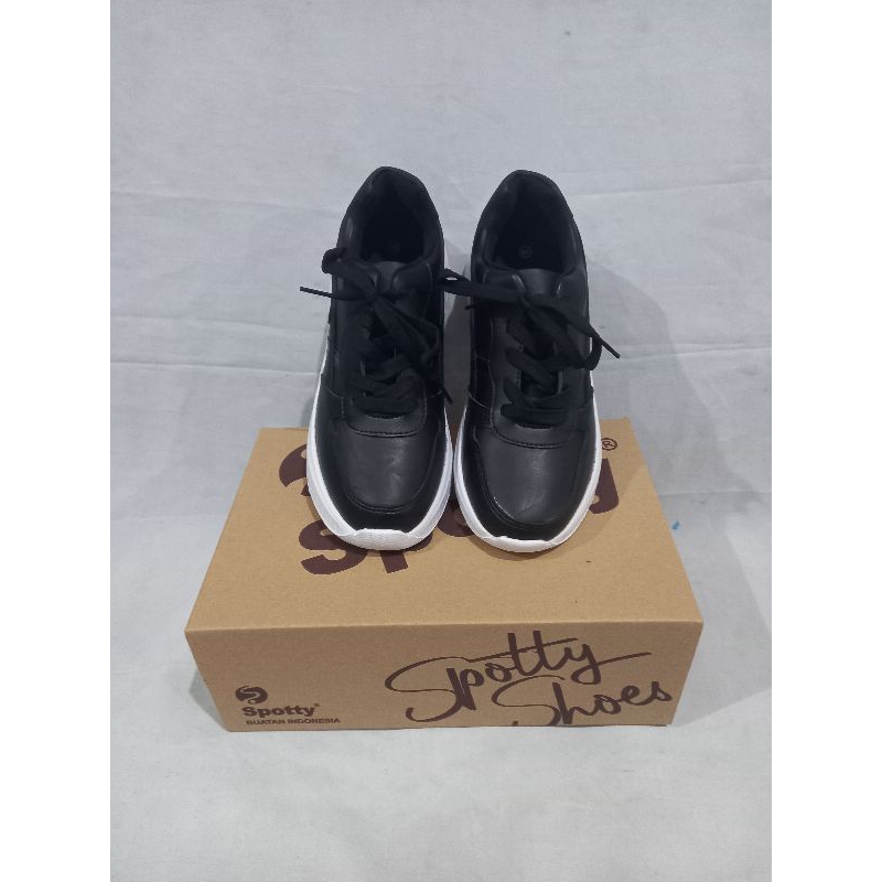 Sepatu sekolah bts perempuan SPOTTY ORIGINAL EVELYN 01 HITAM PUTIH