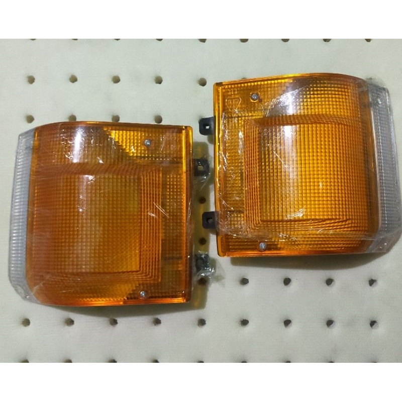 Lampu sein depan kijang super