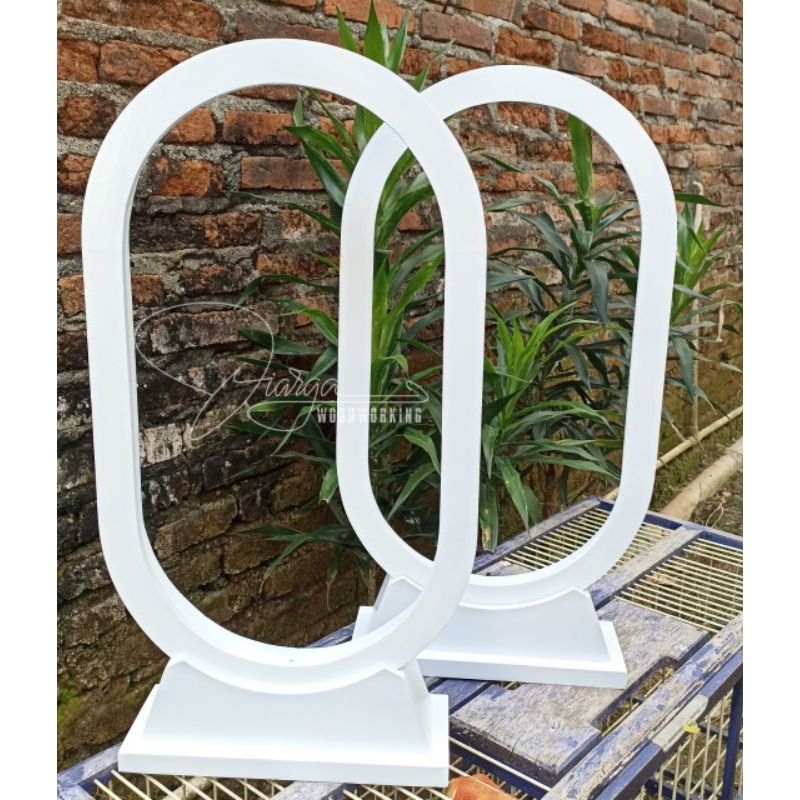 figura mahar kapsul putih + stand..figura mahar oval berdiri