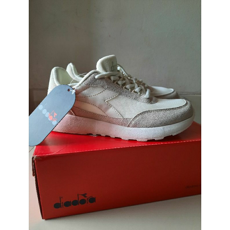 diadora fiore women