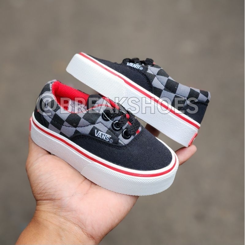 Sepatu anak era model tali cekerboard hitam abu lis merah