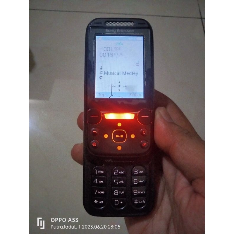 Sony Ericsson W830 i Slide Normal Original Mulus Jadul Langka Unik Imut Speaker Bass Joss Khas Walkm