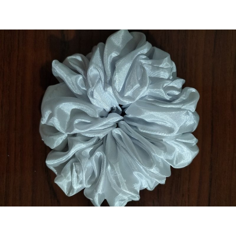 ikat rambut, scrunchie .(UK sedang),Cepol rambut bahan satin