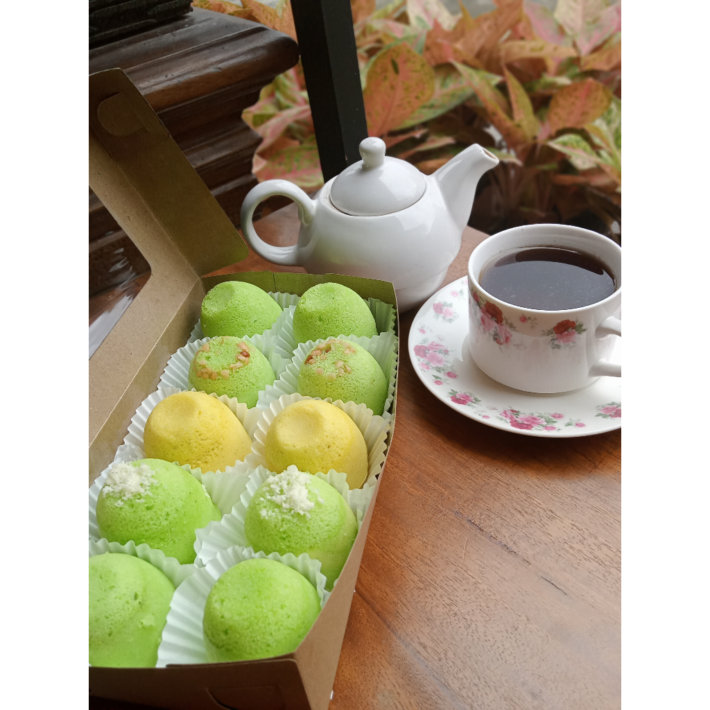 

Bolu isi Lumer kemasan isi 10 Bolumer Oma