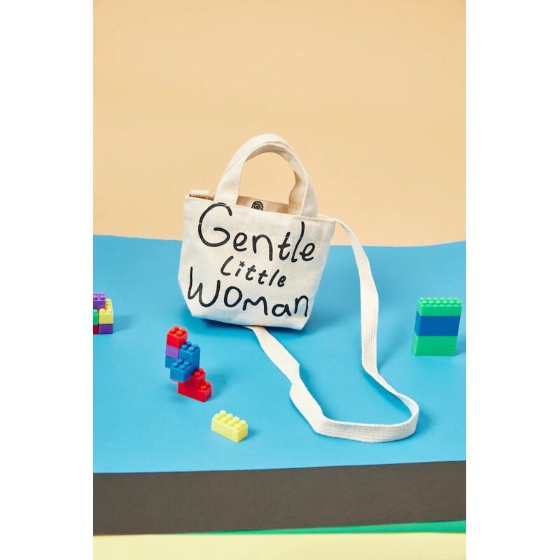 Gentle little woman mini slingbag