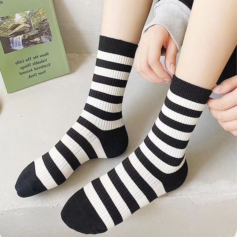 Azgalery / Kaos Kaki Panjang Sebetis Unisex Kaos Kaki Model Kekinian Kaos Kaki Wanita Kekinian Import Bahan Nyaman KK27