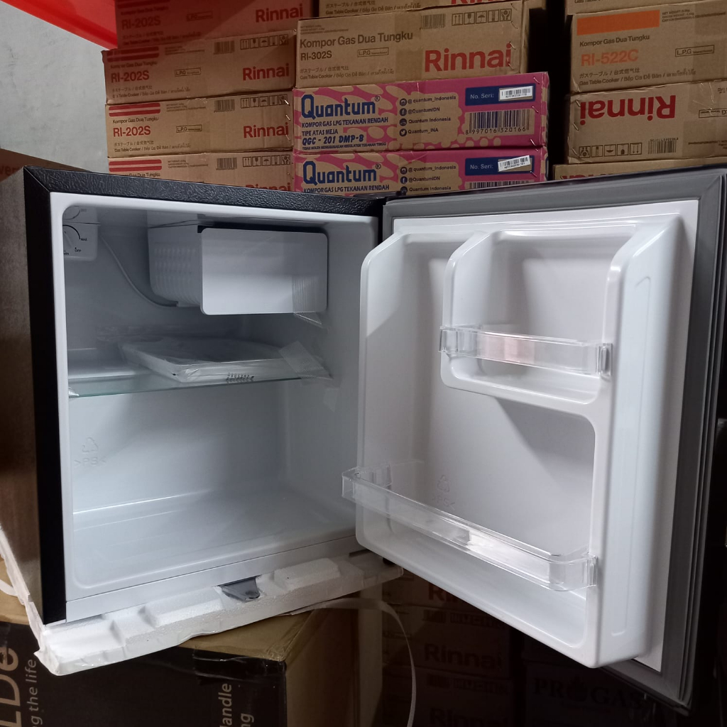LEMARI ES KULKAS MINI PORTABLE GEA RS06
