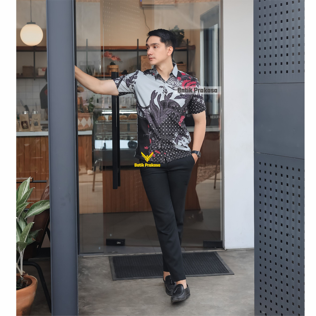 Kemeja Batik Prakasa Motif Danapati Slimfit Lengan Pendek Batik Solo