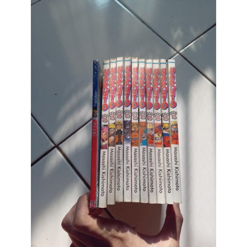 Paket Komik Naruto 21-30 plus Bleach 61