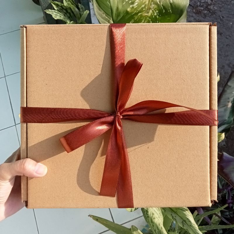 

BOX COKLAT 22X22X8 BOX PREMIUM KOTAK KADO BOX KADO BY KADOKU SELALU UNTUKMU