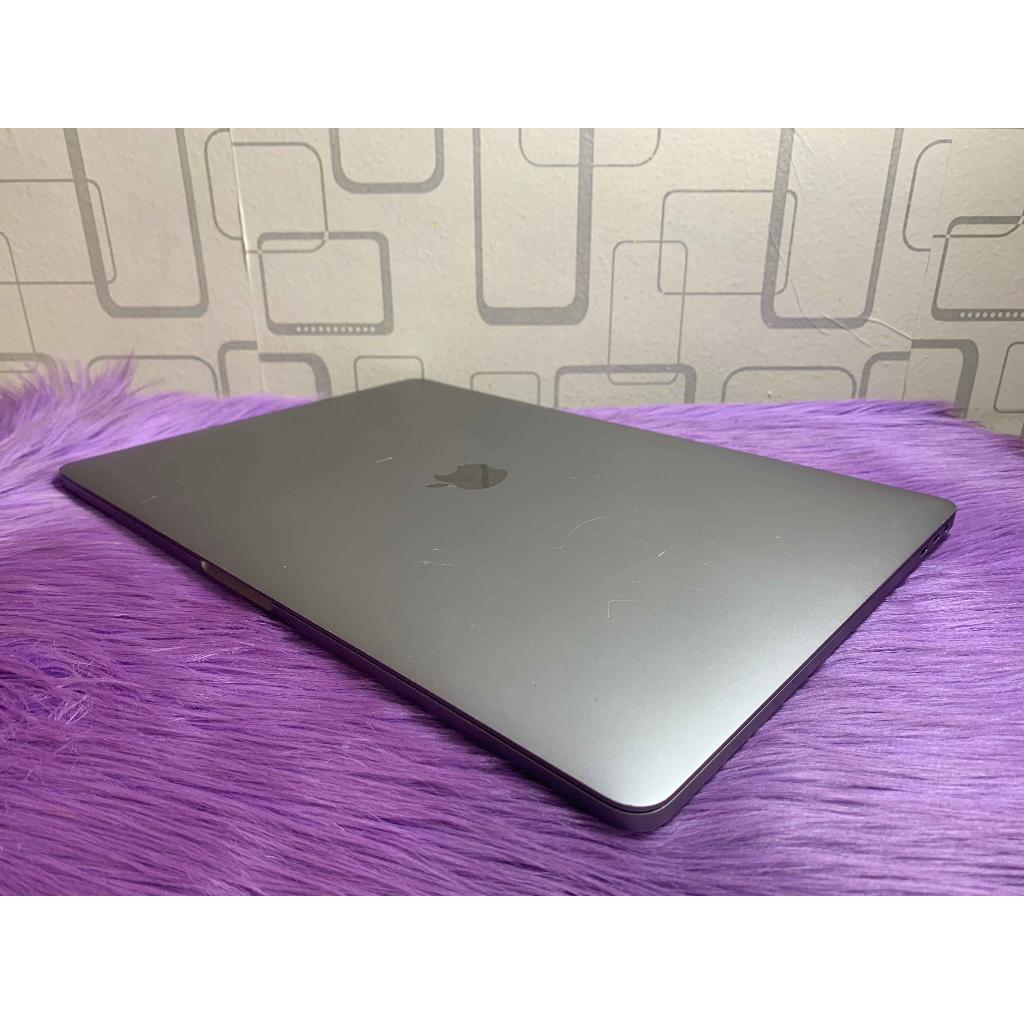 MacBook Pro Retina 15 2018 Core i7 16GB SSD 256GB VGA AMD 4GB Garansi