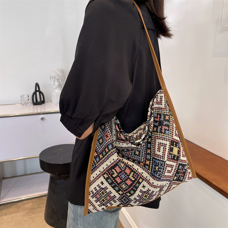 Women Abstrak Shoulder Bag 10184