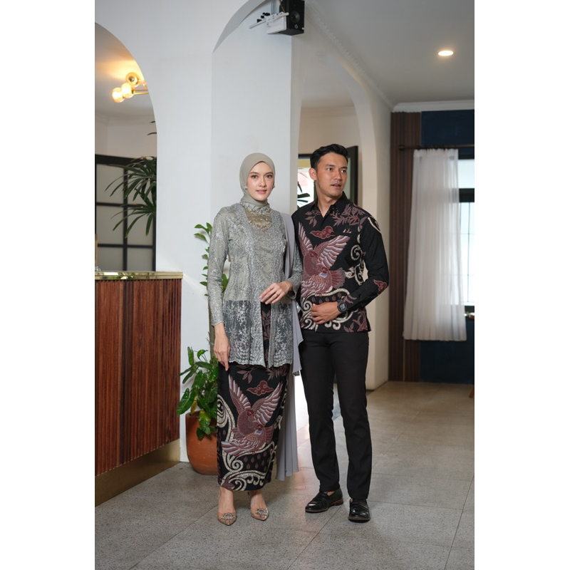 (Akita-Kinara sage) set couple kebaya wanita &amp; kemeja batik pria kebaya wisuda kebaya kondangan kebaya lamaran bahan lace premium