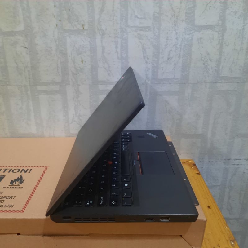 Laptop Lenovo Thinkpad X270 Cor i5-6200U Ram 8Gb SSD 256Gb Spesial Ultrabook