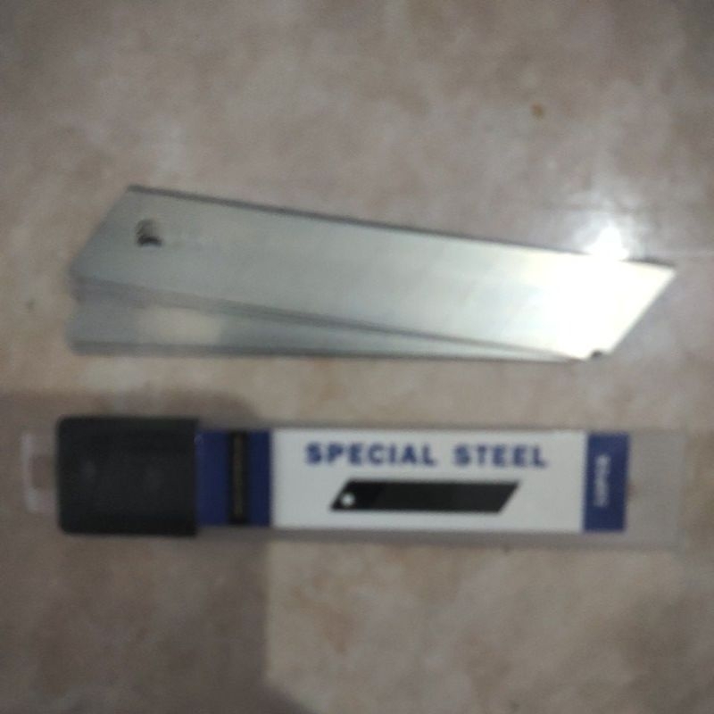 

pisau carter isi / refill