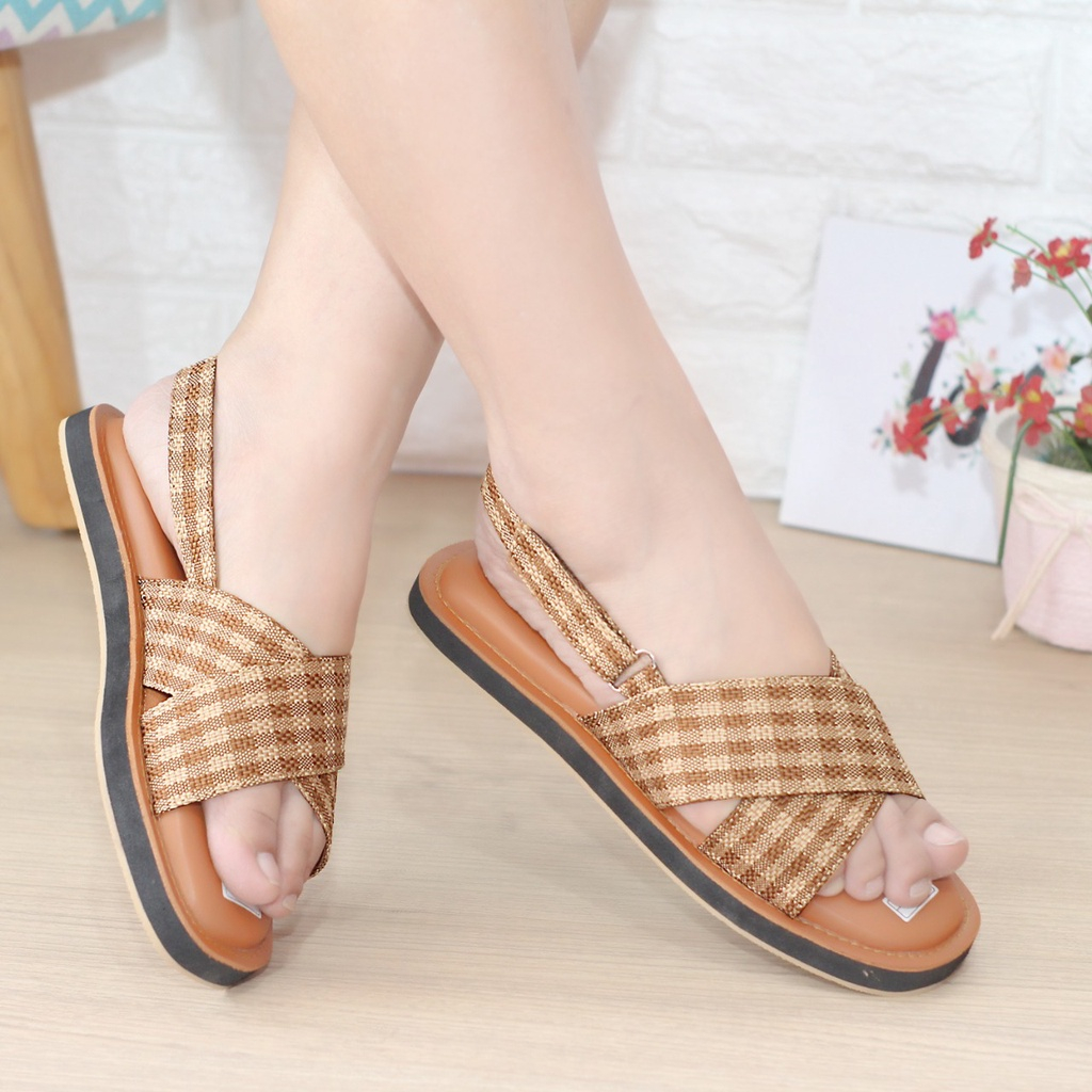 Sandal wanita korea motif kotak kotak terbaru tali belakang flat puffy - MAUDY