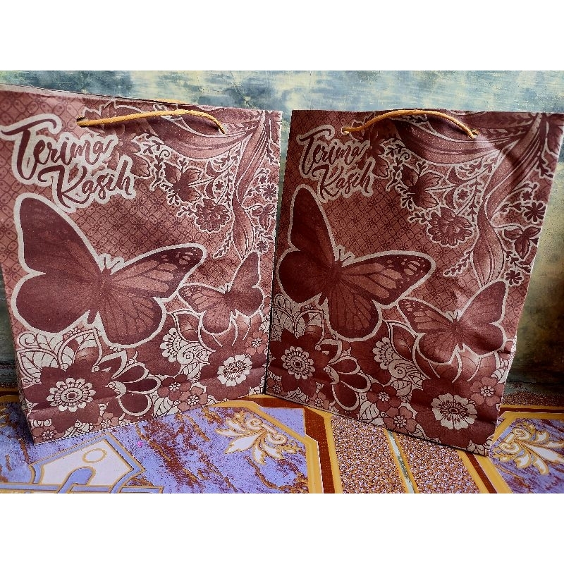 

GRATIS ONGKIR !!! 100 PCS TAS PEPER BAG // TAS KERTAS HAJATAN MOTIF BATIK ( TERIMA KASIH )