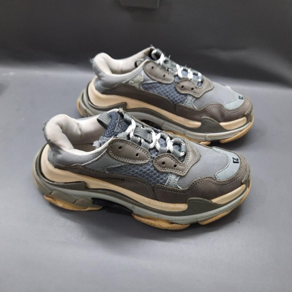 Sepatu Balenciaga Triple S Dark GREY Sneakers