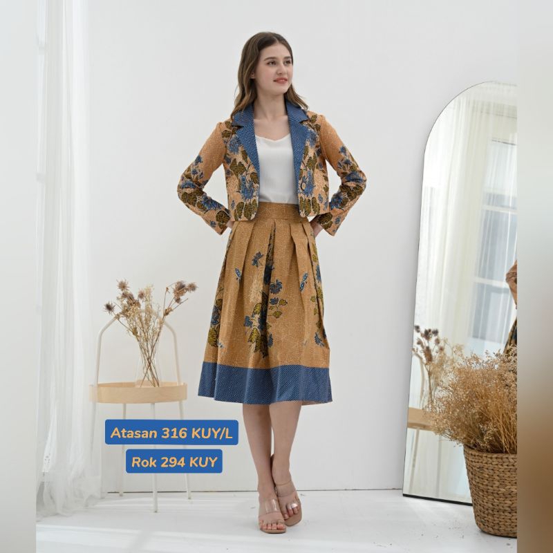 MOTIF KUY-262 KUY-113 KUY-292 KUY/P-258 KUY-263 KUY-303 KUY-292 KUY-241 KUY-316 KUY-316 KUY/L-294 KUY-135 KUY-242 KUY-317 KUY-COUPLE BATIK-SERQGAM BATIK