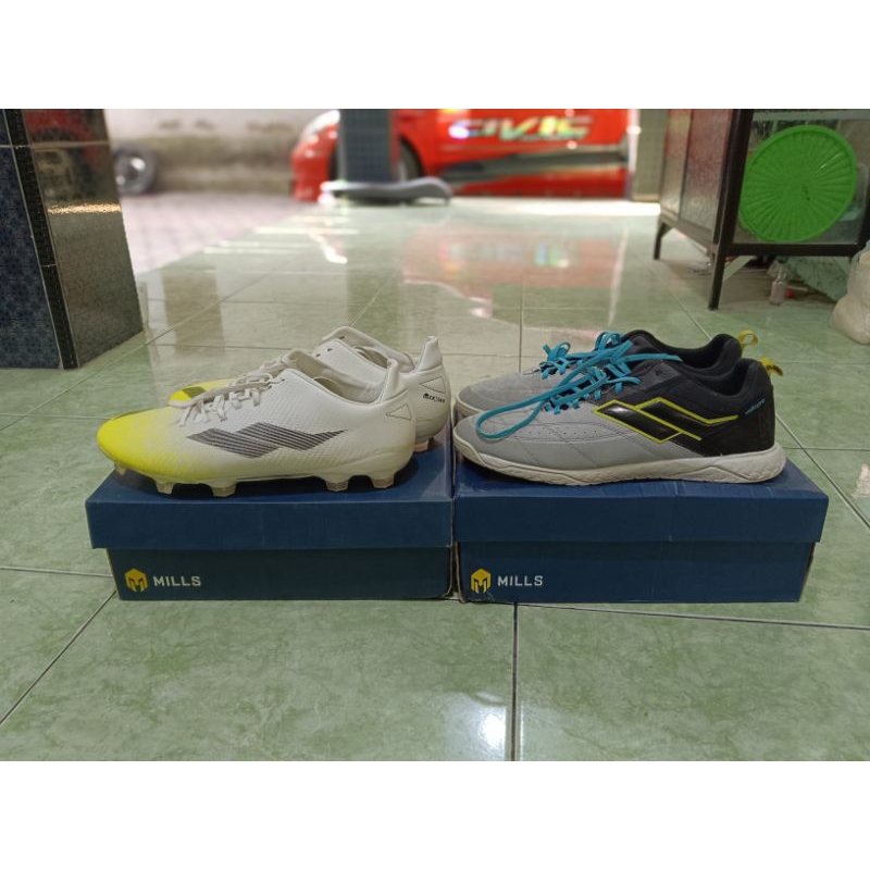 sepatu bola mills original size 45