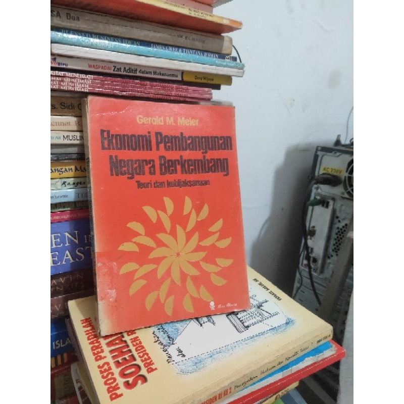 Ekonomi Pembangunan Negara Berkembang teori dan kebijaksanaan Oleh Gerald M Meier