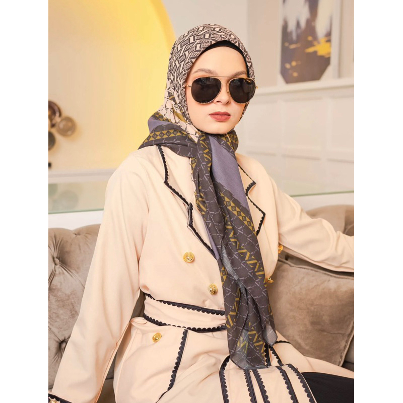 NEW VIVIZUBEDI MONOGRAM BEAU LATTE SCARF