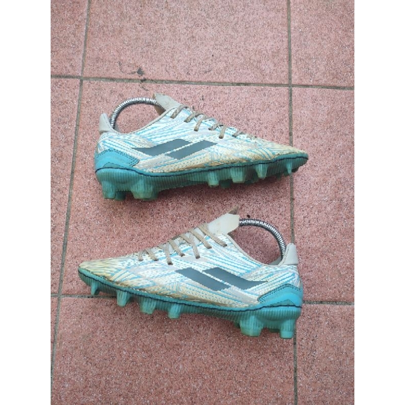 sepatu bola bekas / second size 40