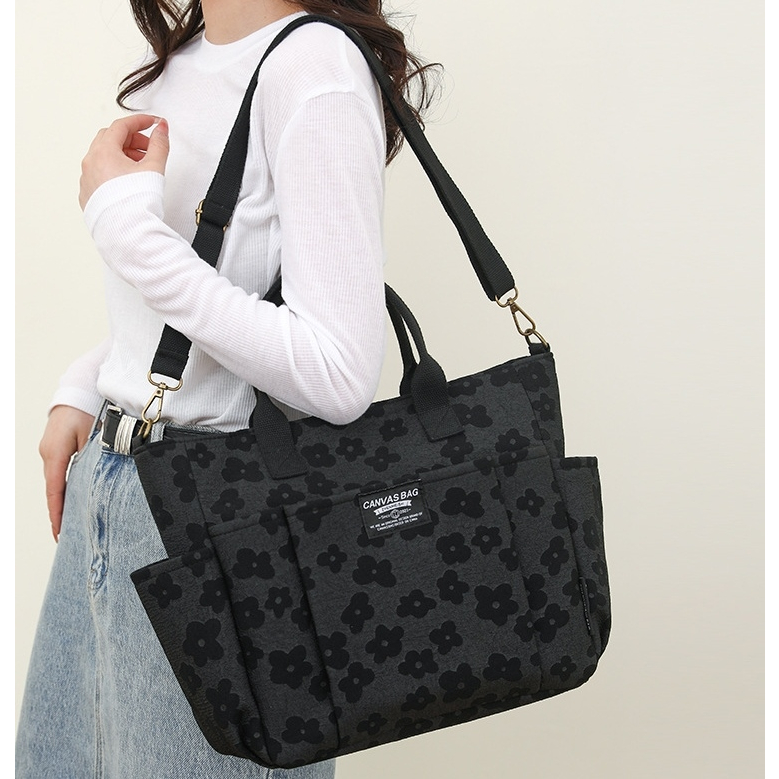 TAS SELEMPANG WANITA BESAR IMPORT KANVAS MOTIF BUNGA HITAM QUIBECA TA833B5 SLING BAG SHOULDER JINJING KULIAH KERJA CEWEK REMAJA KOREA PREMIUM BRANDED MURAH KEKINIAN SIMPLE