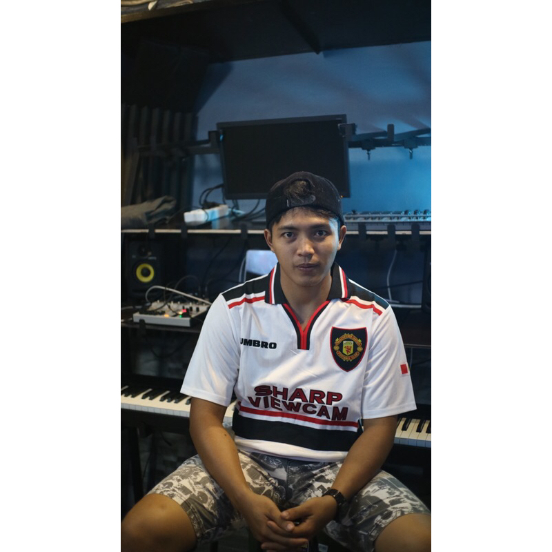 Jersey Bola Man United Away " Sharp " Putih 1998/1999  BNWT GO