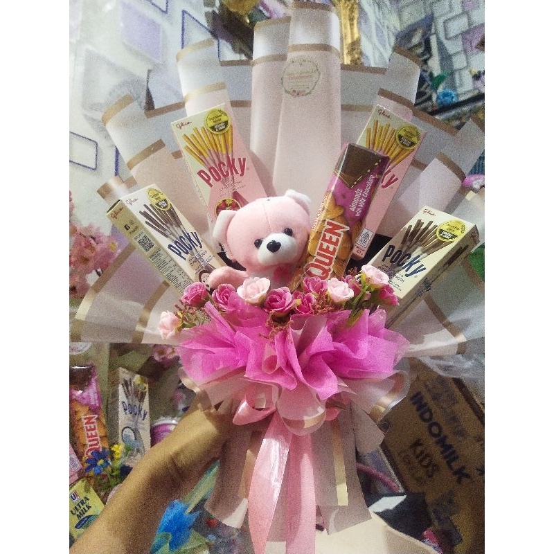 

buket isi boneka,coklat,bunga,buket hadiah ultah,hadiah guru dll