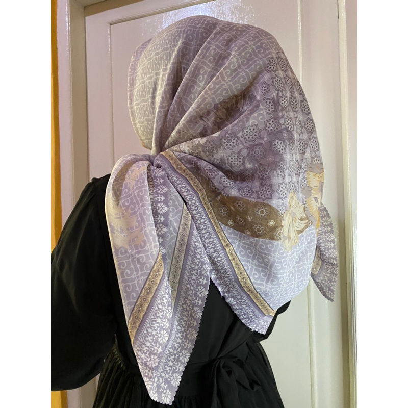 HijabSegiempatVoalPremiumMotifLasercutUngu