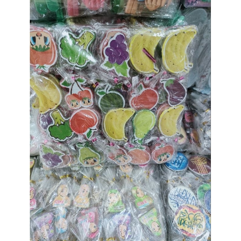 Souvenir magnet buah buahan..