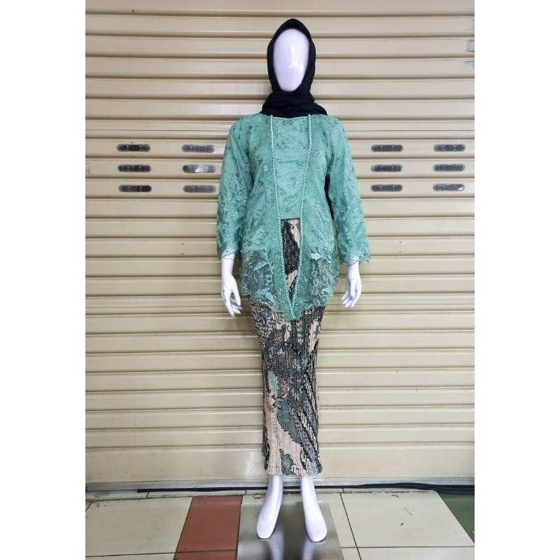 Kebaya Tunik Kutu Baru / Kebaya Kondangan / Kebaya Modern / Kebaya Tunik / Tunik Brokat / Kebaya Pesta / Tunik / Tunik Kebaya / Kebaya Wisuda / Tunik Busui / Tunik Brokat / Kebaya Tile / Tunik Kutu Baru / Tunik Payet / Kebaya Mutiara