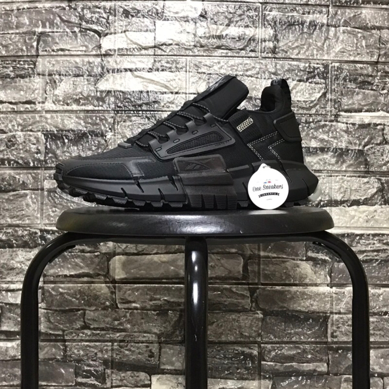 REEBOK ZIG KINETICA EDGE TRIPLE BLACK