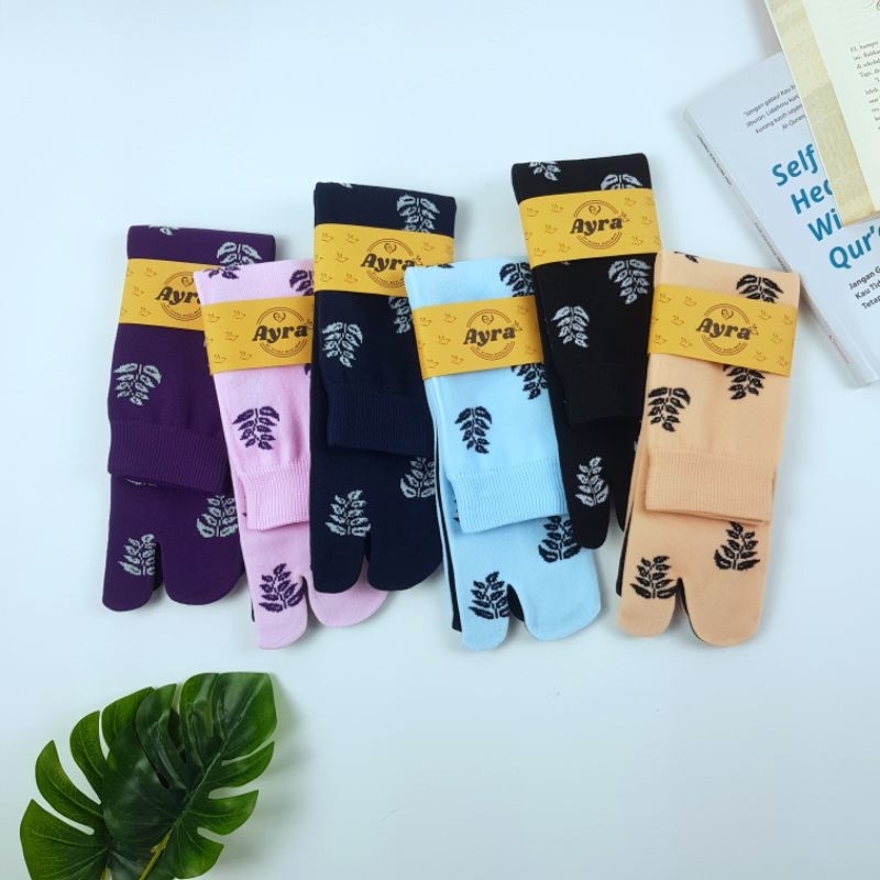 Kaos Kaki Jempol Motif Daun Ayra