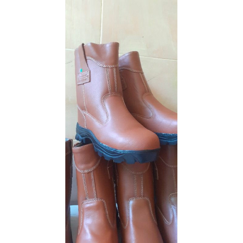 Sepatu sapety bot kings