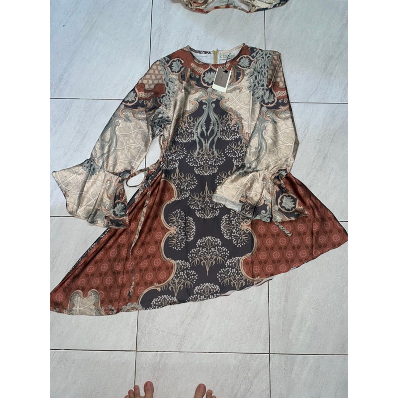 wearing klamby Hailey Tunic - Sun Baked